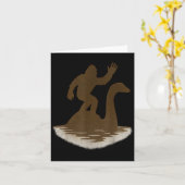 Bigfoot Riding Loch Ness Monster Funny Sasquatch  Kaart (Gele Bloem)