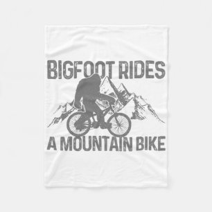 Bigfoot rijdt op een mountainbike Funny Mtb-fietse Fleece Deken