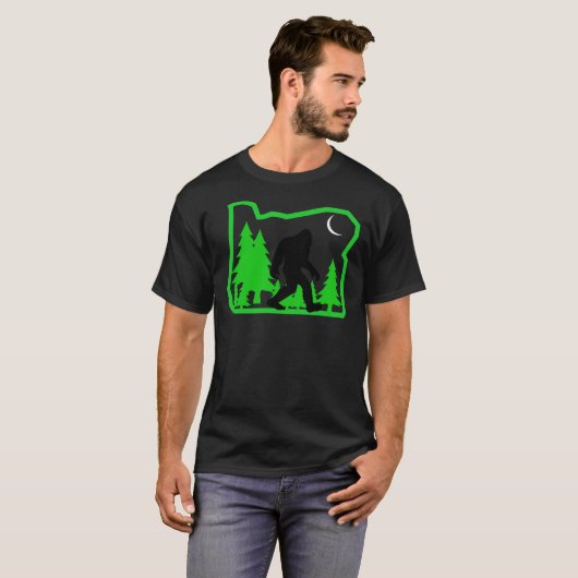 Bigfoot Roaming Through Oregon Shirt Sticker (Voorkant volledig)