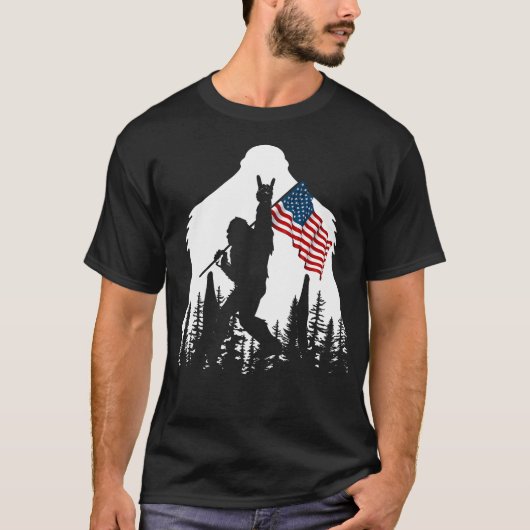 Bigfoot Rock on Hold American Flag Sasquatch Belie T-shirt (Voorkant)