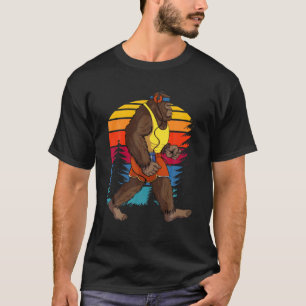 Bigfoot Running Retro Funny Novelty Gift T-shirt