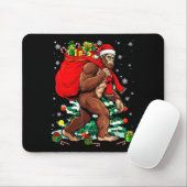 Bigfoot Santa Carrying Christmas Bag Xmas Hat Sasq Muismat (Met muis)
