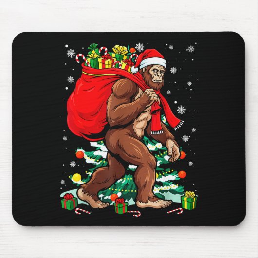 Bigfoot Santa Carrying Christmas Bag Xmas Hat Sasq Muismat (Voorkant)
