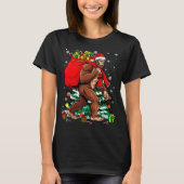 Bigfoot Santa Carrying Christmas Bag Xmas Hat Sasq T-shirt (Voorkant)