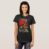 Bigfoot Santa Carrying Christmas Bag Xmas Hat Sasq T-shirt (Voorkant volledig)