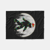 Bigfoot Santa Christmas Tree Lights Funny Xmas Sas Fleece Deken (Voorkant (Horizontaal))