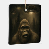 Bigfoot Sasquatch Alien UFO Grappig Keramisch Ornament (Rechts)