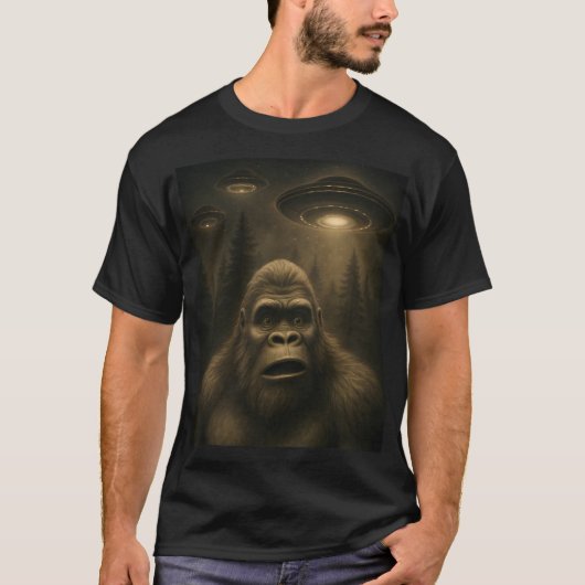 Bigfoot Sasquatch Alien UFO Grappig T-shirt (Voorkant)
