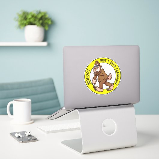 Bigfoot | Sasquatch (bewerkbaar) Sticker (Laptop op bureau)