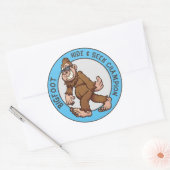 Bigfoot | Sasquatch (bewerkt) Ronde Sticker (Envelop)