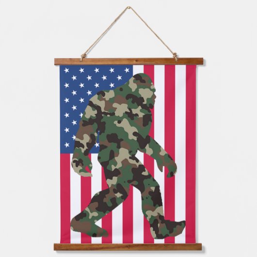 Bigfoot Sasquatch Camo Hangend Wandkleed (Voorkant)