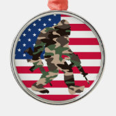 Bigfoot Sasquatch Camo Metalen Ornament (Voorkant)