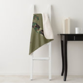 Bigfoot Sasquatch Camo Sherpa Deken (In situ)