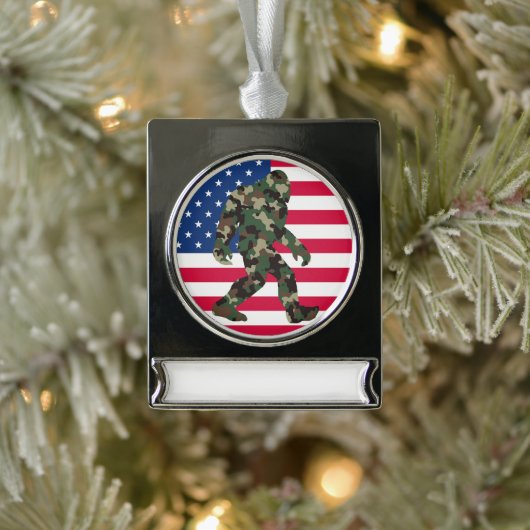 Bigfoot Sasquatch Camo Verzilverd Banner Ornament (Boom)