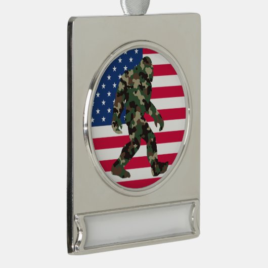 Bigfoot Sasquatch Camo Verzilverd Banner Ornament (Rechts)