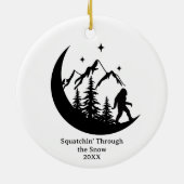 BigFoot Sasquatch Funny Outdoors Nature Custom Keramisch Ornament (Achterkant)