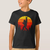 Bigfoot Sasquatch Rock Flag Silhouette T-shirt (Voorkant)