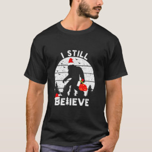 Bigfoot Sasquatch Yeti Believe Santa Hat Kerstmis T-shirt