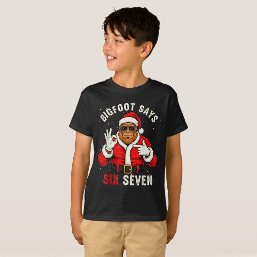 Bigfoot Says Six Seven Funny Christmas 67 Meme Xma T-shirt (Voorkant volledig)