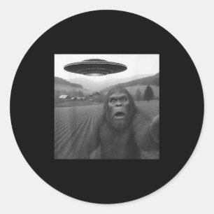 Bigfoot-selfie met buitenaardse UFO-grappige gesch Ronde Sticker