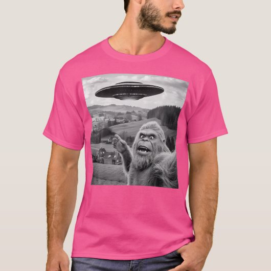 Bigfoot-selfie met buitenaardse UFO-grappige gesch T-shirt (Voorkant)