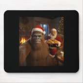 Bigfoot Selfie With Santa Claus Funny Christmas Me Muismat (Voorkant)