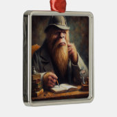 Bigfoot Sherlock Holmes Metalen Ornament (Rechts)