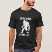 Bigfoot Shirt Drink tot je denkt dat grappigheid i (Voorkant)