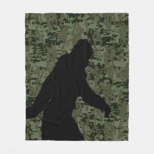 Bigfoot Silhouette op Woodland Digital Camouflage Fleece Deken