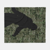 Bigfoot Silhouette op Woodland Digital Camouflage Fleece Deken (Voorkant (Horizontaal))