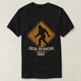 Bigfoot Social Distancing Champion Donker T-shirt