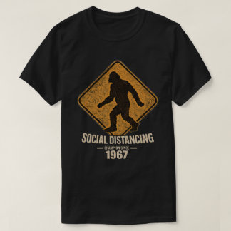 Bigfoot Social Distancing Champion Donker T-shirt