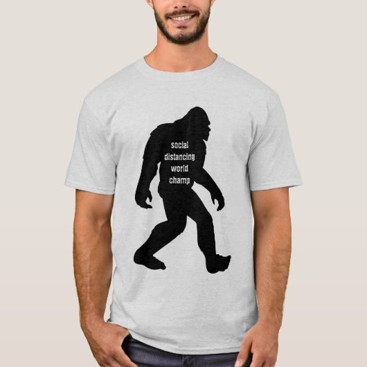 Bigfoot Social Distancing World Champ T-shirt (Voorkant)