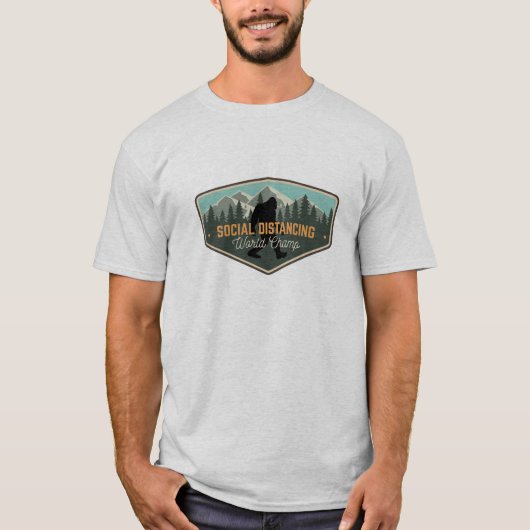 Bigfoot Social Distancing World Champ T-shirt (Voorkant)
