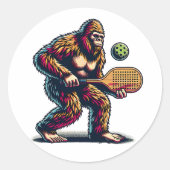 Bigfoot spelen Pickleball Funny Cartoon Ronde Sticker (Voorkant)
