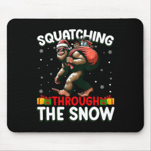 Bigfoot Squatching door de sneeuw Santa Hat Xmas Muismat