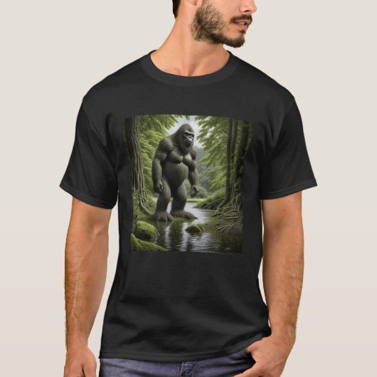 Bigfoot staande in een Creek Cartoon T-shirt (Voorkant)