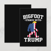Bigfoot staat met Trump 2024 verkiezingen Bedankkaart (Voorkant / Achterkant)