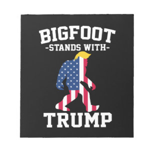 Bigfoot staat met Trump 2024 verkiezingen Notitieblok