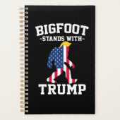 Bigfoot staat met Trump 2024 verkiezingen Planner (Voorkant)