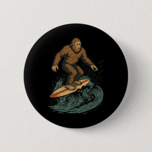 Bigfoot surfen Retro strand Cryptid kunst voor zom Ronde Button 5,7 Cm