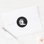 Bigfoot surfen ronde sticker (Envelop)