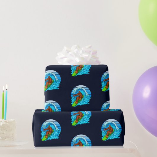Bigfoot surfend Riding the Waves Fun Sasquatch Cadeaupapier (Feestgeschenken)