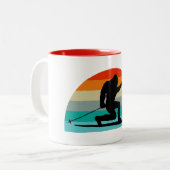 Bigfoot Telemark Skiing Rainbow Tweekleurige Koffiemok (Voorkant links)