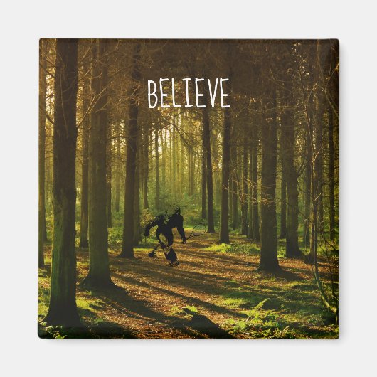 Bigfoot Tennis Player in Forest Magneet (Voorkant)