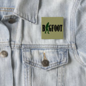 Bigfoot text & green squatch graphic vierkante button 5,1 cm (In situ)