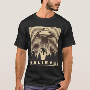 Bigfoot Ufo Retro  T-shirt