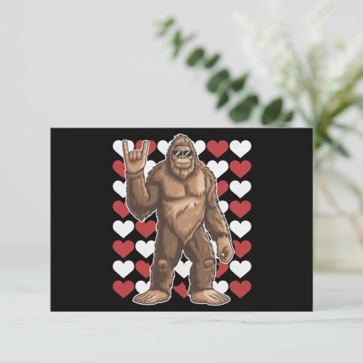 Bigfoot Valentijnsdag Funny Hearts Sasquatch Liefd Bedankkaart (Staand voorkant)