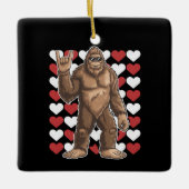 Bigfoot Valentijnsdag Funny Hearts Sasquatch Liefd Keramisch Ornament (Voorkant)