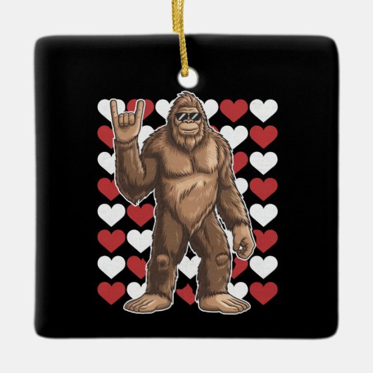 Bigfoot Valentijnsdag Funny Hearts Sasquatch Liefd Keramisch Ornament (Voorkant)